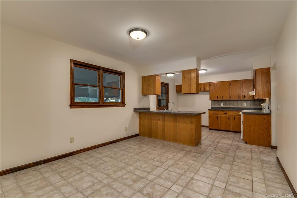 1 Country Road Hendersonville, NC 28791 - Photo 7 of 24 Gallery Image 7