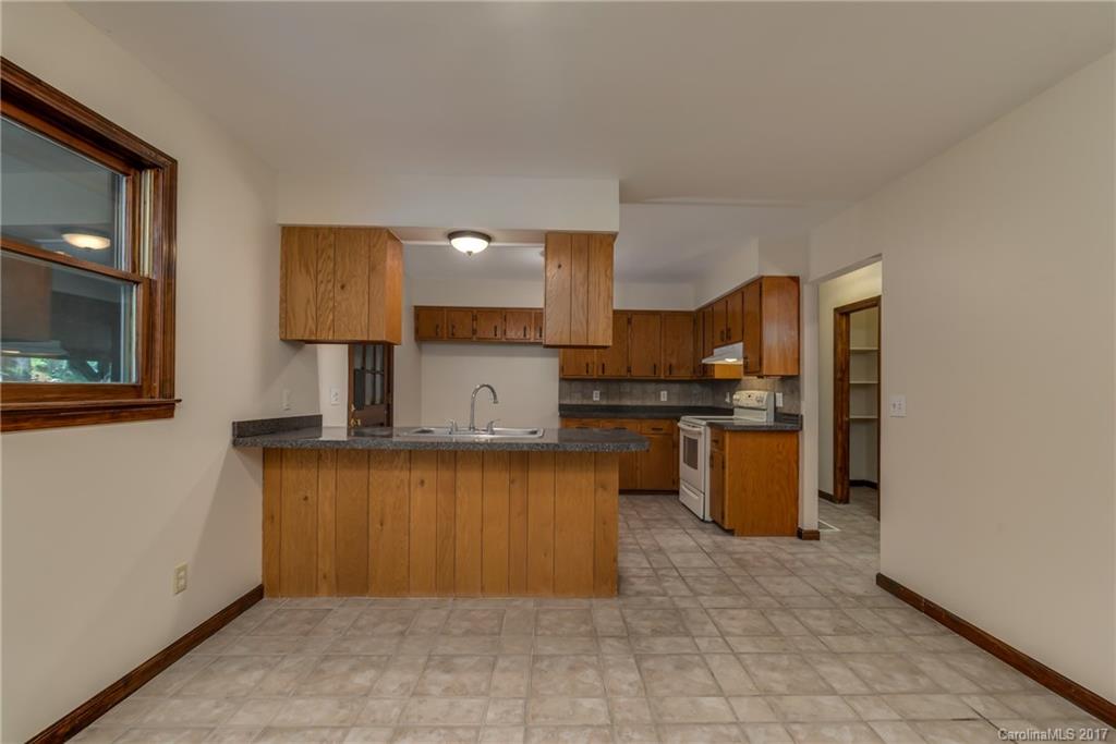 1 Country Road Hendersonville, NC 28791 - Photo 8 of 24 Gallery Image 8