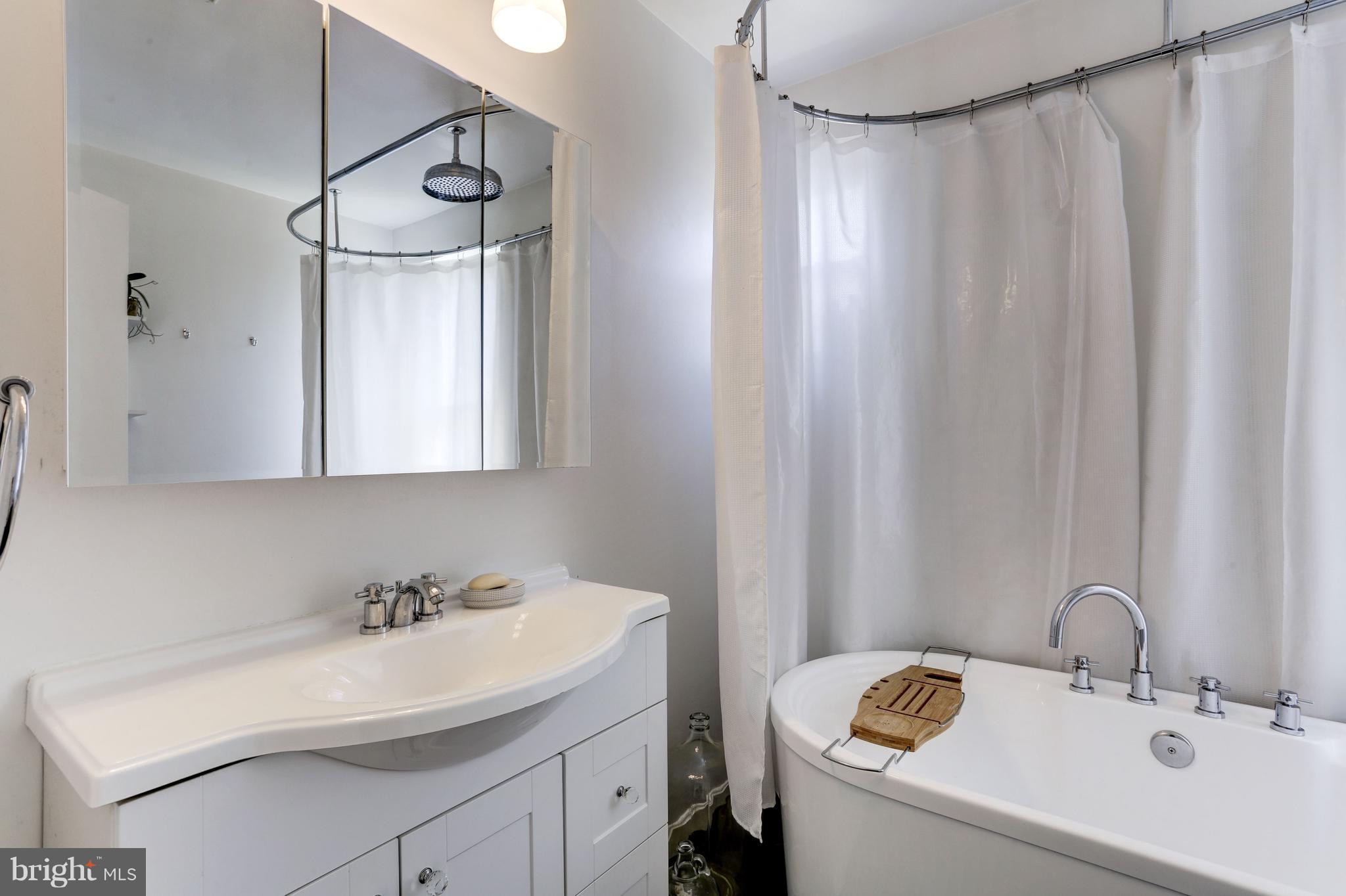 816 13th Street Northeast Washington, DC 20002 - Photo 19 of 30 Bath (Master)