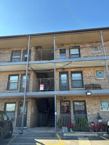 $1,750 | 4807 North Harlem Avenue, Unit 3, Chicago, IL 60656