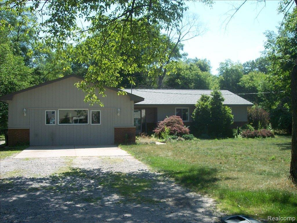 3385 Bendelow Road Rochester, MI 48307 - Photo 1 of 13 PRIMARY