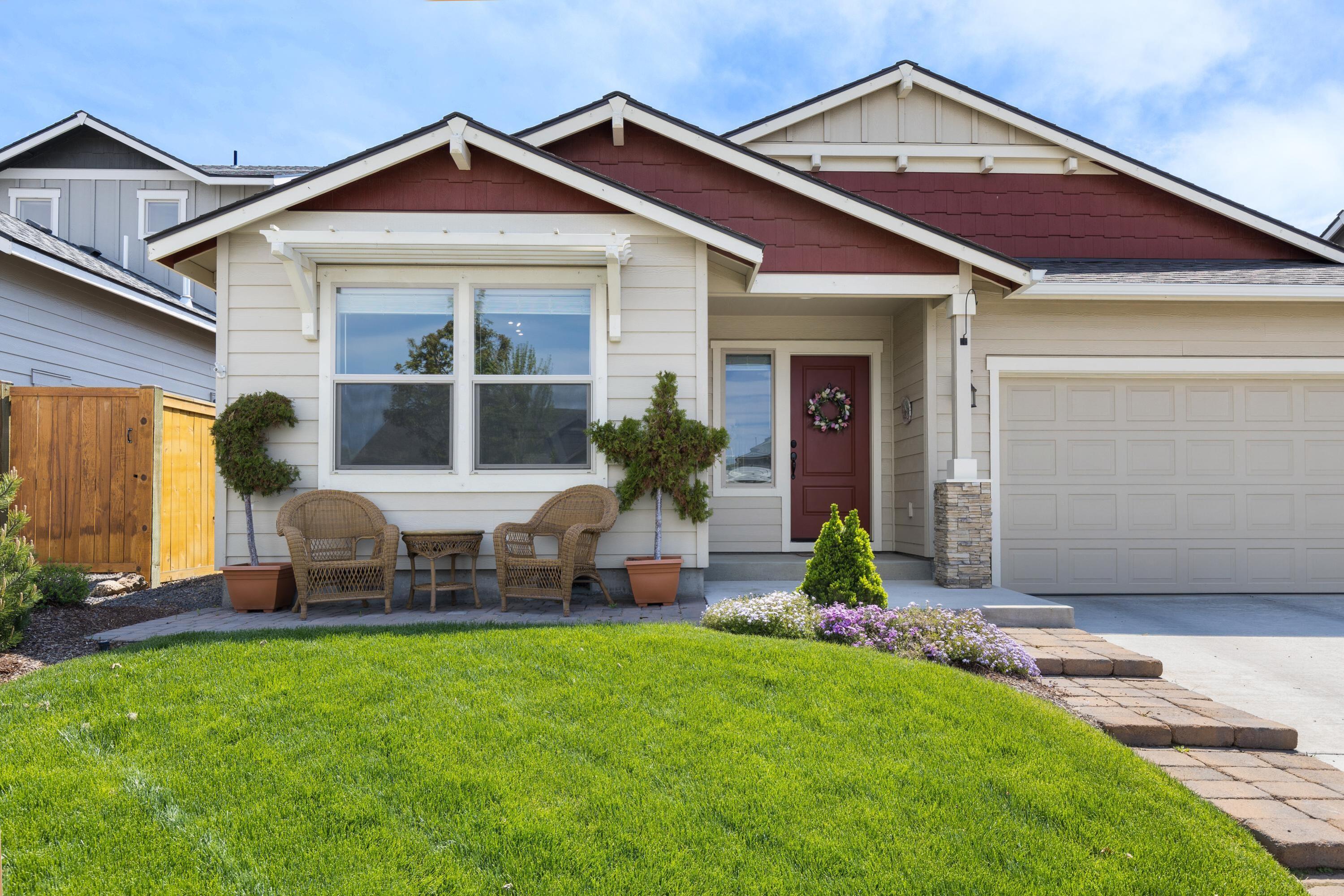 2811 Faith Bend, OR 97701 - Photo 5 of 37 Front of Home