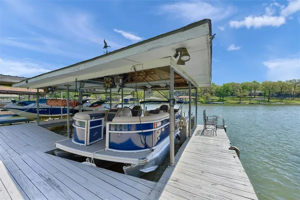 $770,000 | 1214 Kiowa Drive East, Lake Kiowa, TX 76240