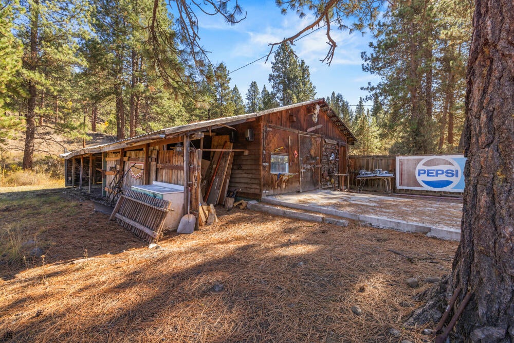 37220 Chiloquin Ridge Road Chiloquin, OR 97624 - Photo 11 of 60 37220ChiloquinRidgeRd-21