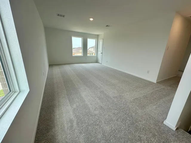 a view of empty room with window