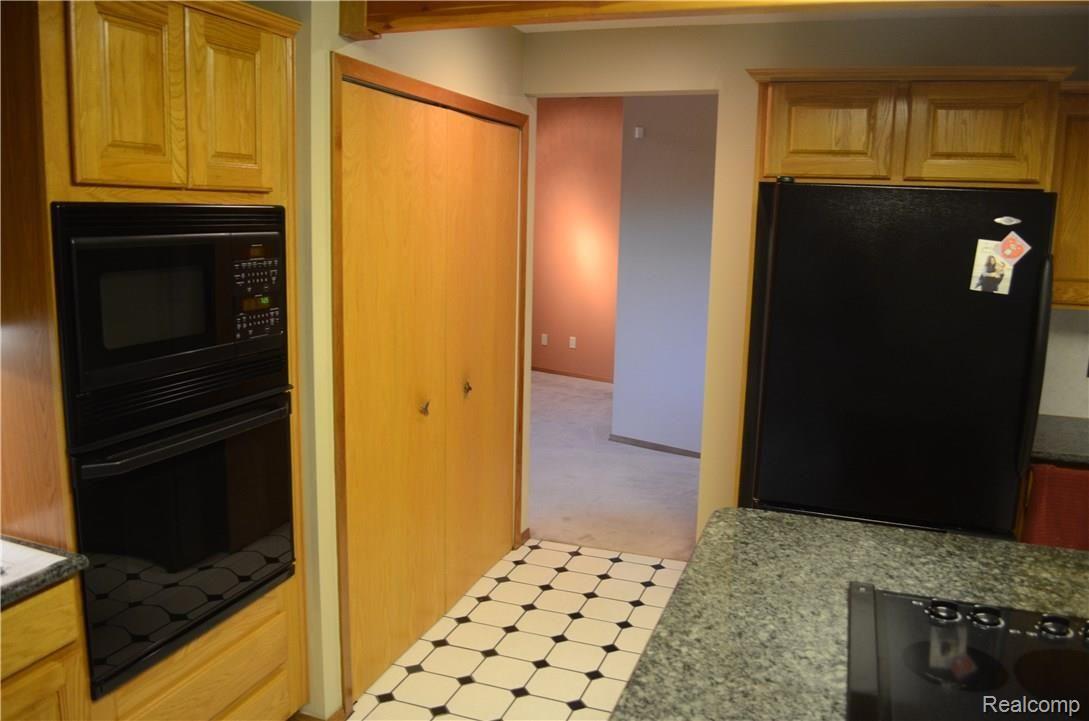 6976 Richardson Road Howell, MI 48843 - Photo 11 of 45 kitchen