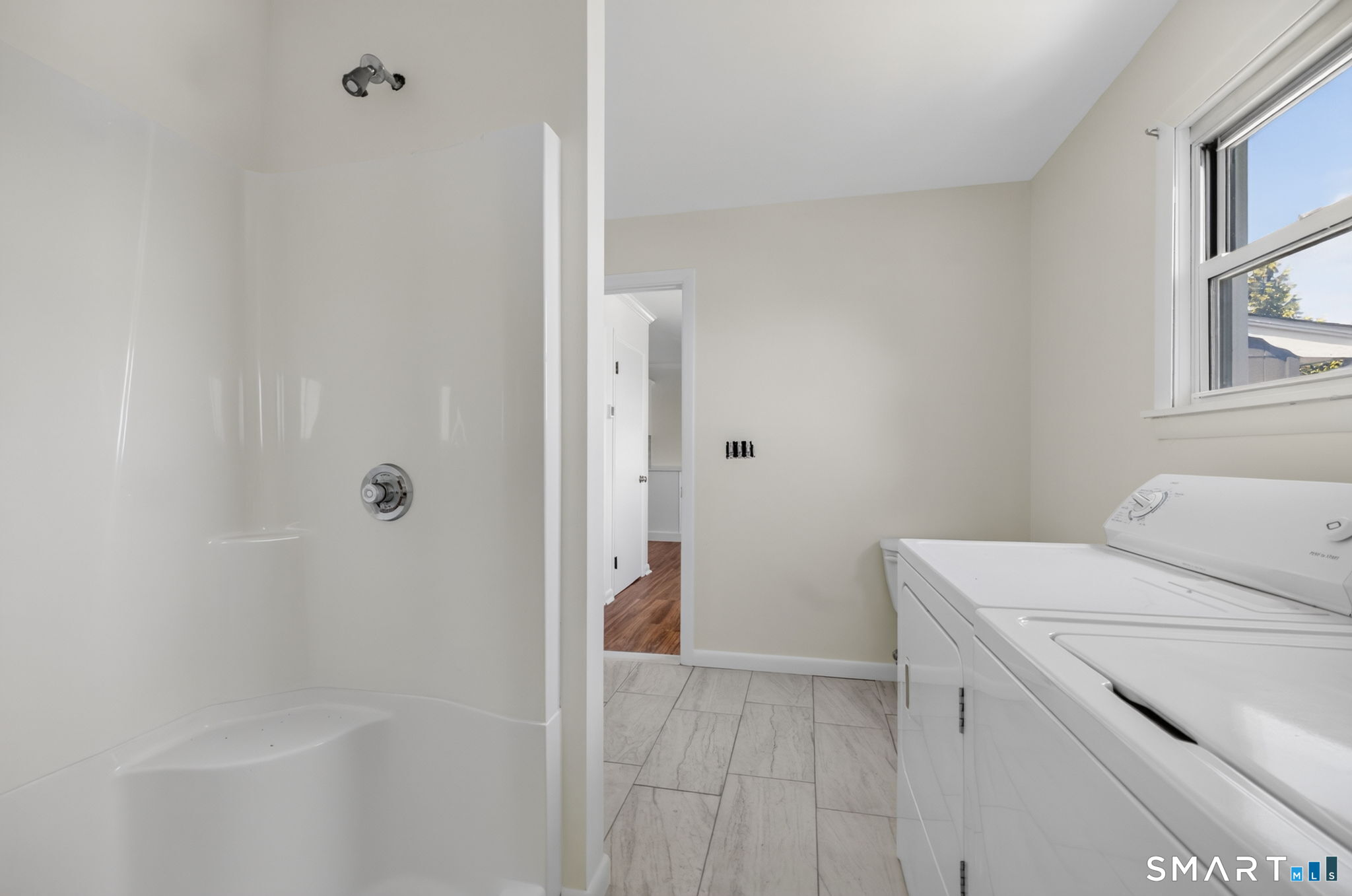 272 Elm Street, Unit UPSTAIRS Groton, CT 06340 - Photo 17 of 38