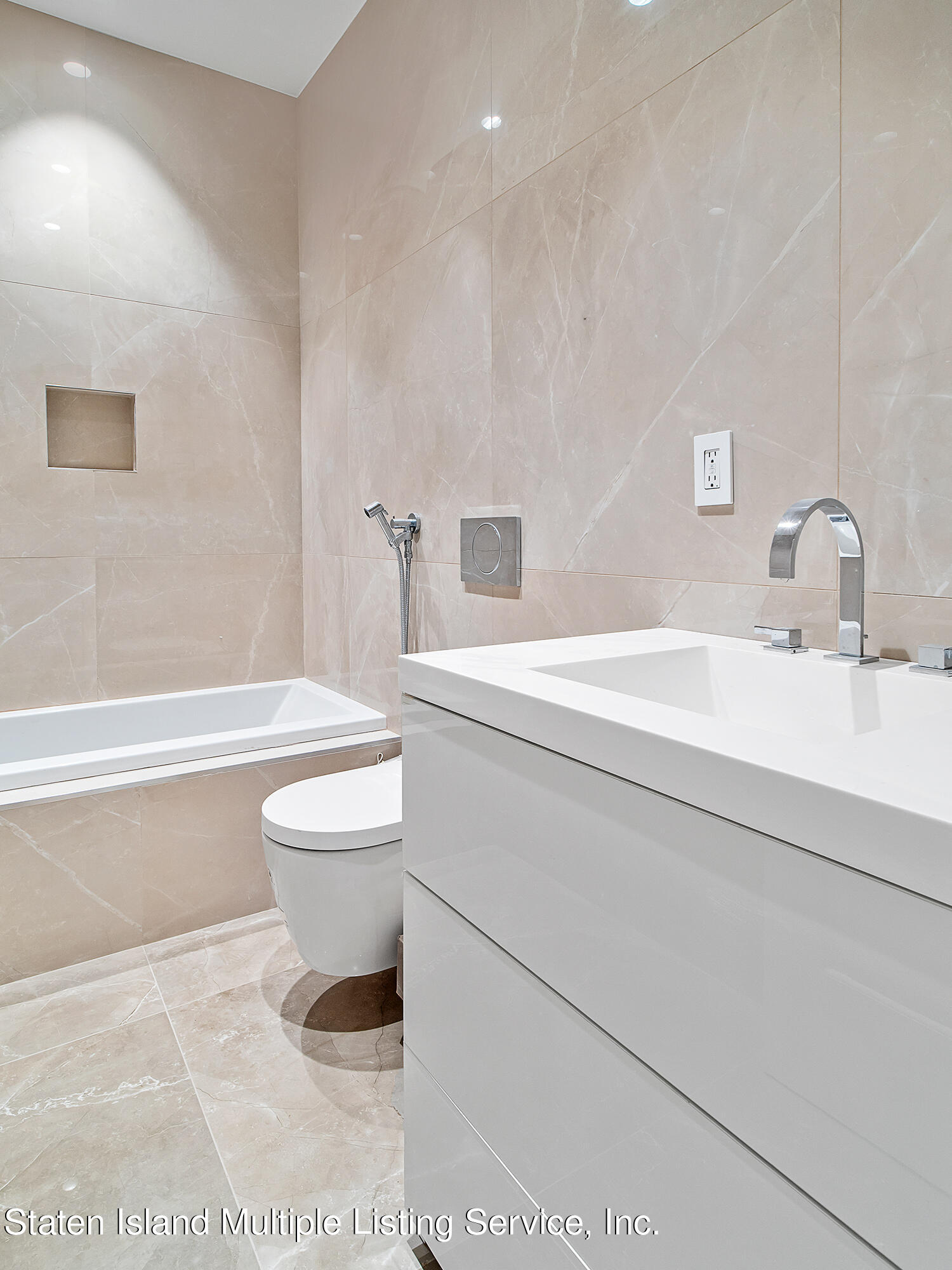 636 West Fingerboard Road Staten Island, NY 10305 - Photo 39 of 45 P1477655