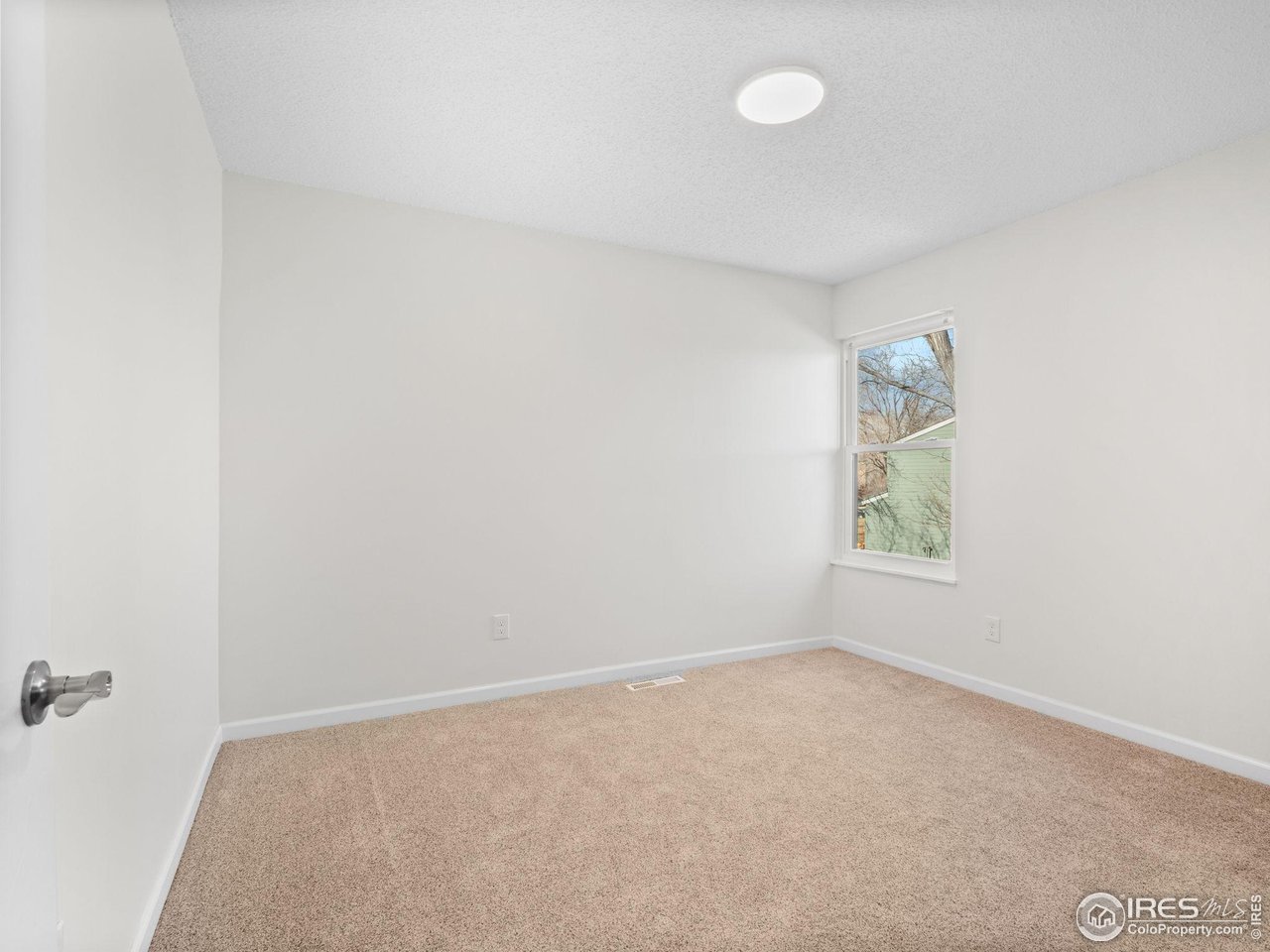 4258 Corriente Place Boulder, CO 80301 - Photo 16 of 37 an empty room with windows