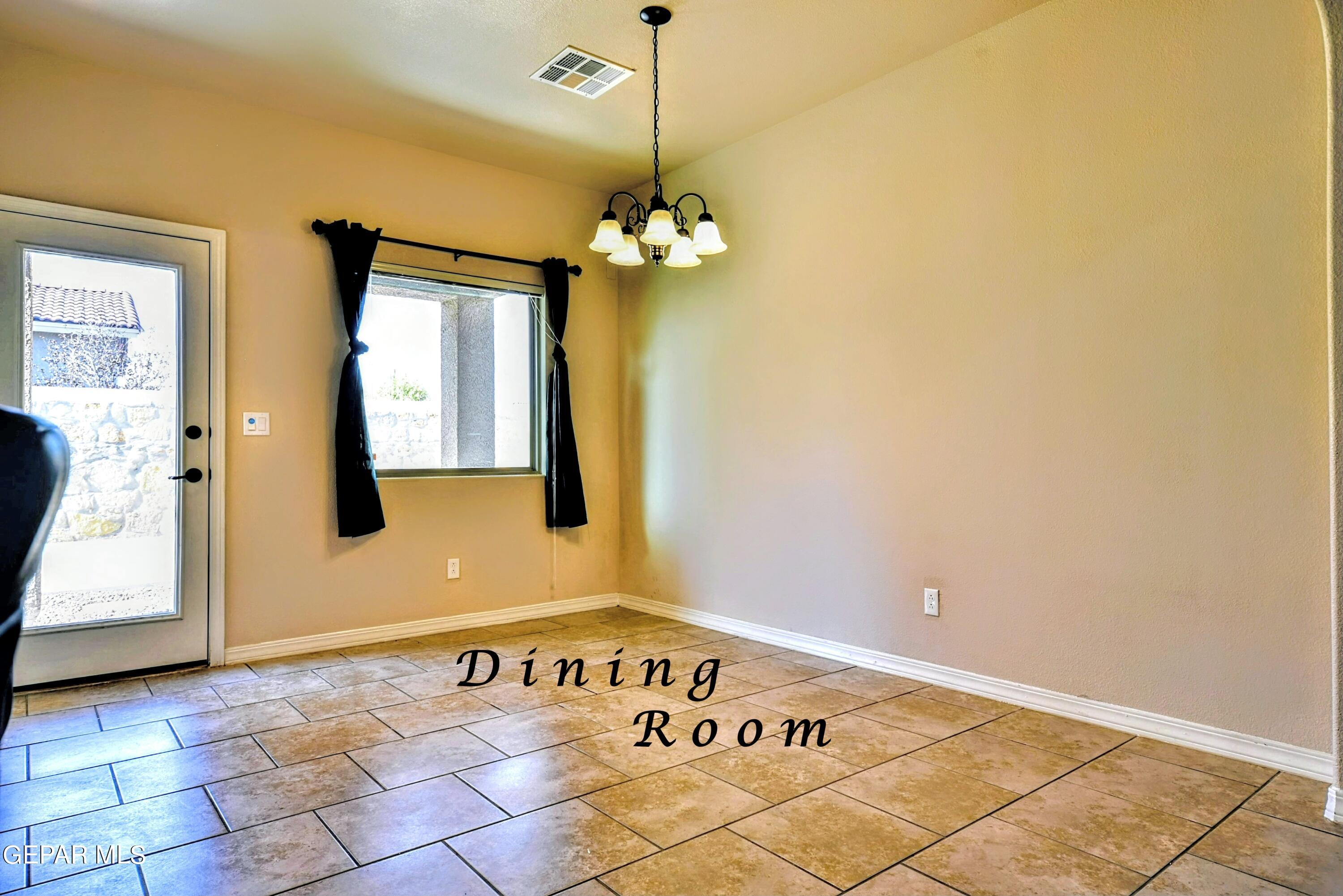 13313 Tuggle Road El Paso, TX 79928 - Photo 11 of 68 v- (58)~4-t