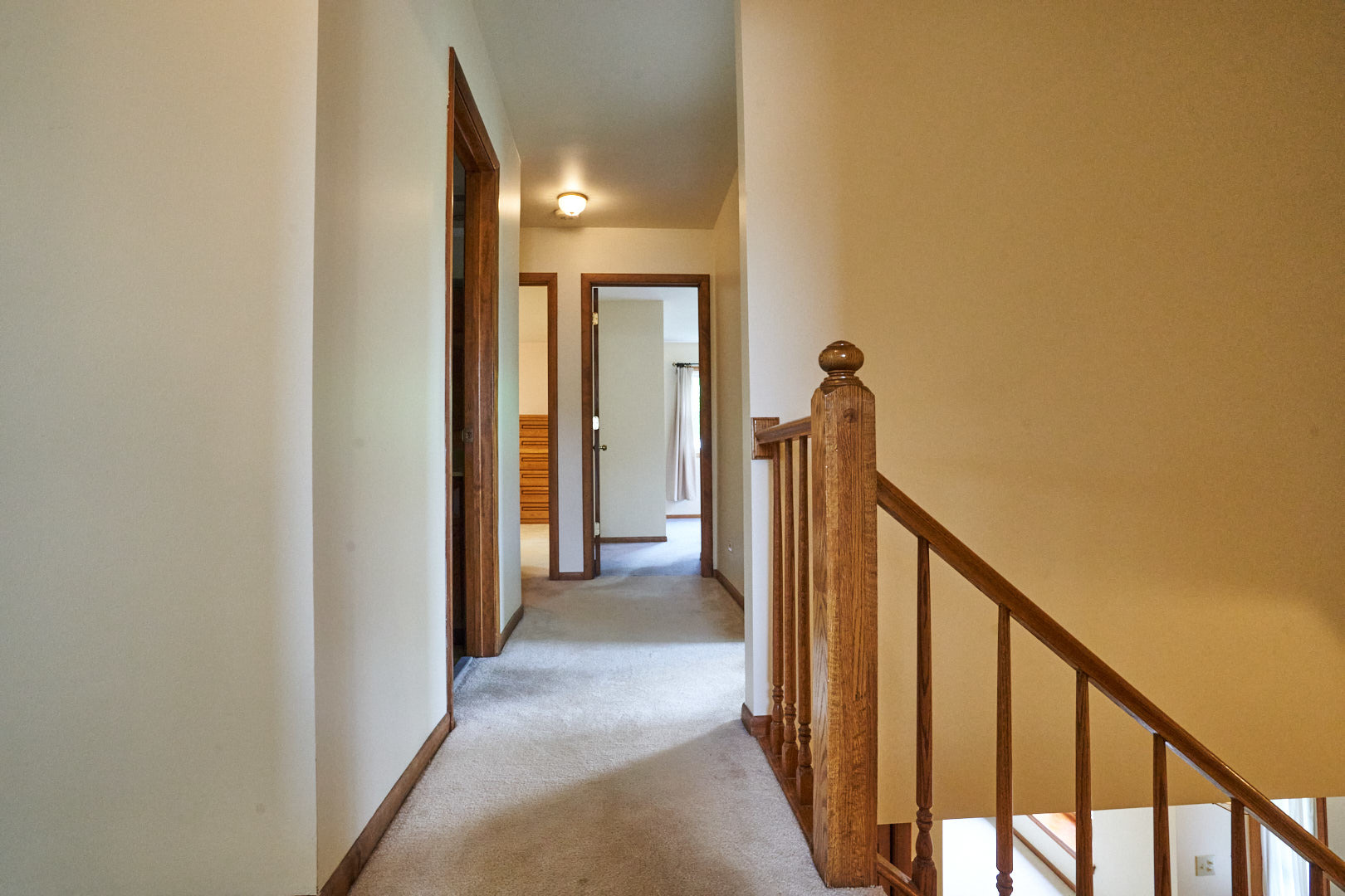 2844 Sun Valley Road Lisle, IL 60532 - Photo 27 of 32 a view of a hallway with a hallway