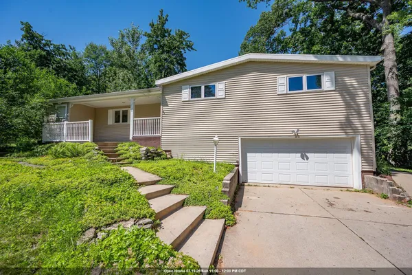 $299,900 | 2730 Oakwood Drive, Green Bay, WI 54304