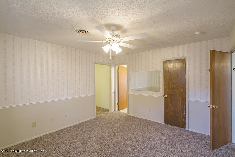 4314 Crockett Street Amarillo, TX 79110 - Photo 15 of 21 a view of an empty room with a ceiling fan