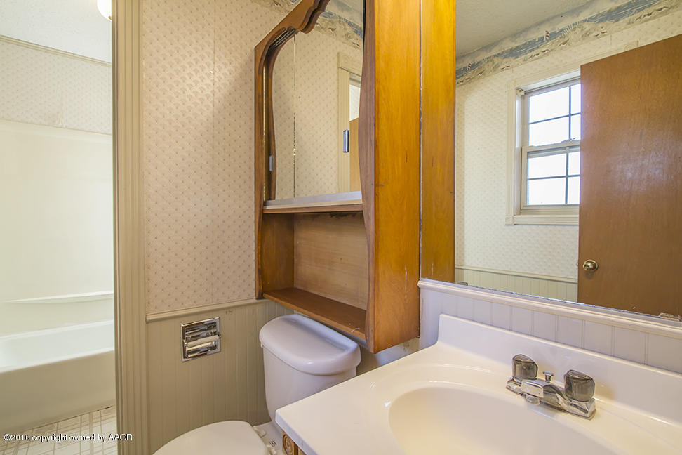 4314 Crockett Street Amarillo, TX 79110 - Photo 17 of 21 a bathroom with a sink a toilet and shower