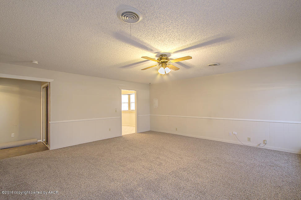 4314 Crockett Street Amarillo, TX 79110 - Photo 8 of 21 an empty room with a empty space and a ceiling fan