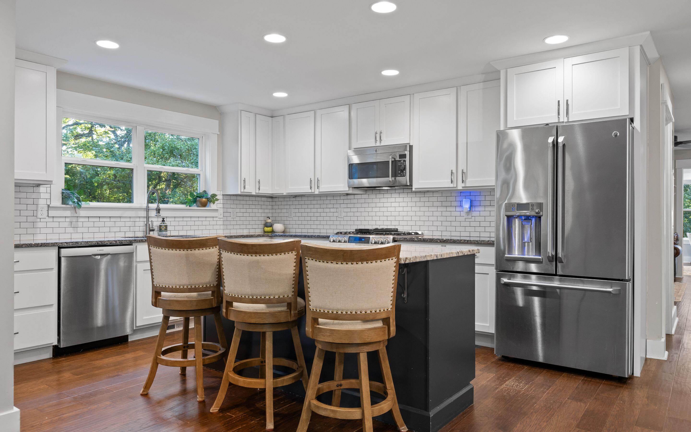 6015 Sawyer Road Signal Mountain, TN 37377 - Photo 11 of 44 Eat-In Kitchen