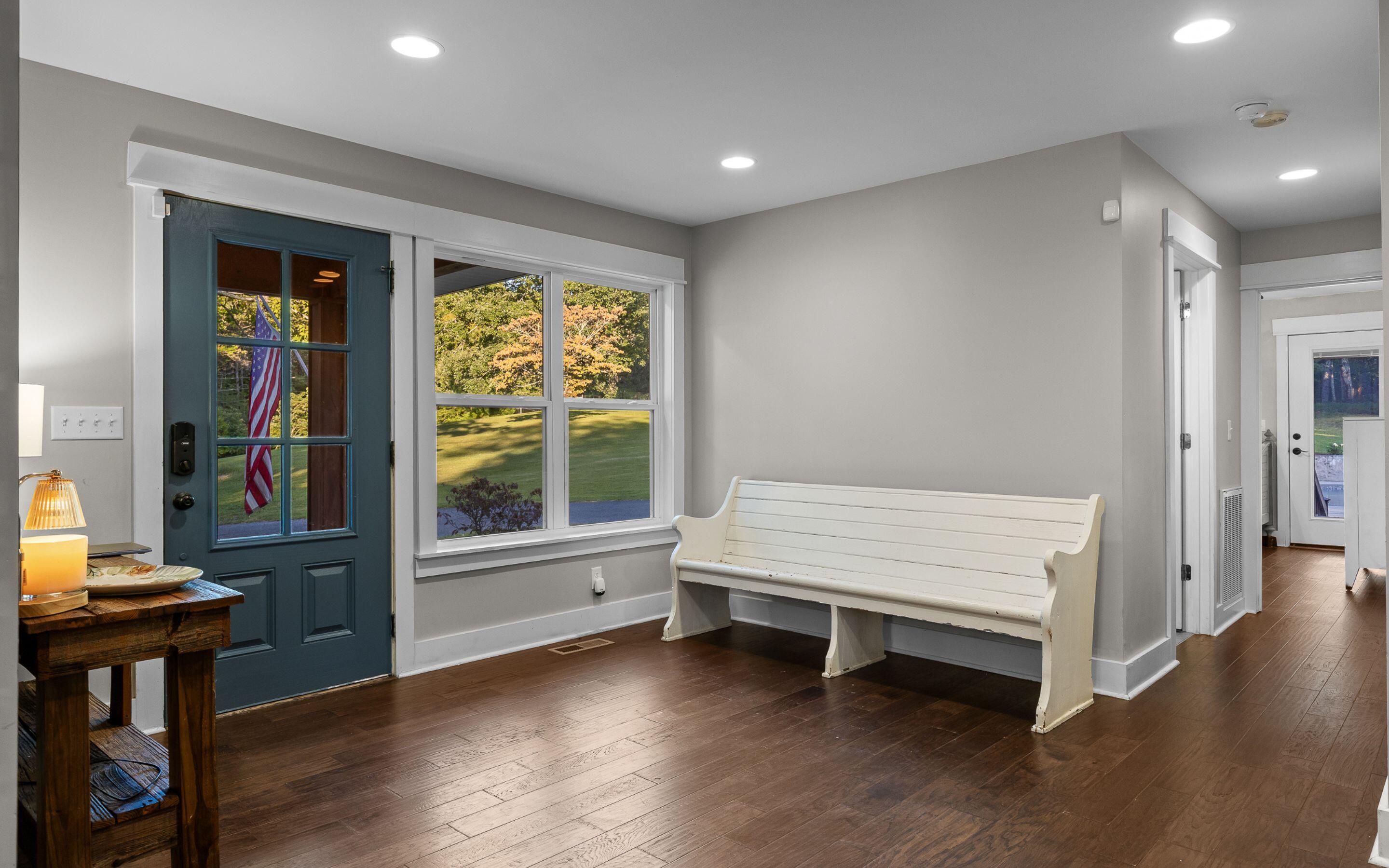 6015 Sawyer Road Signal Mountain, TN 37377 - Photo 7 of 44 Entry