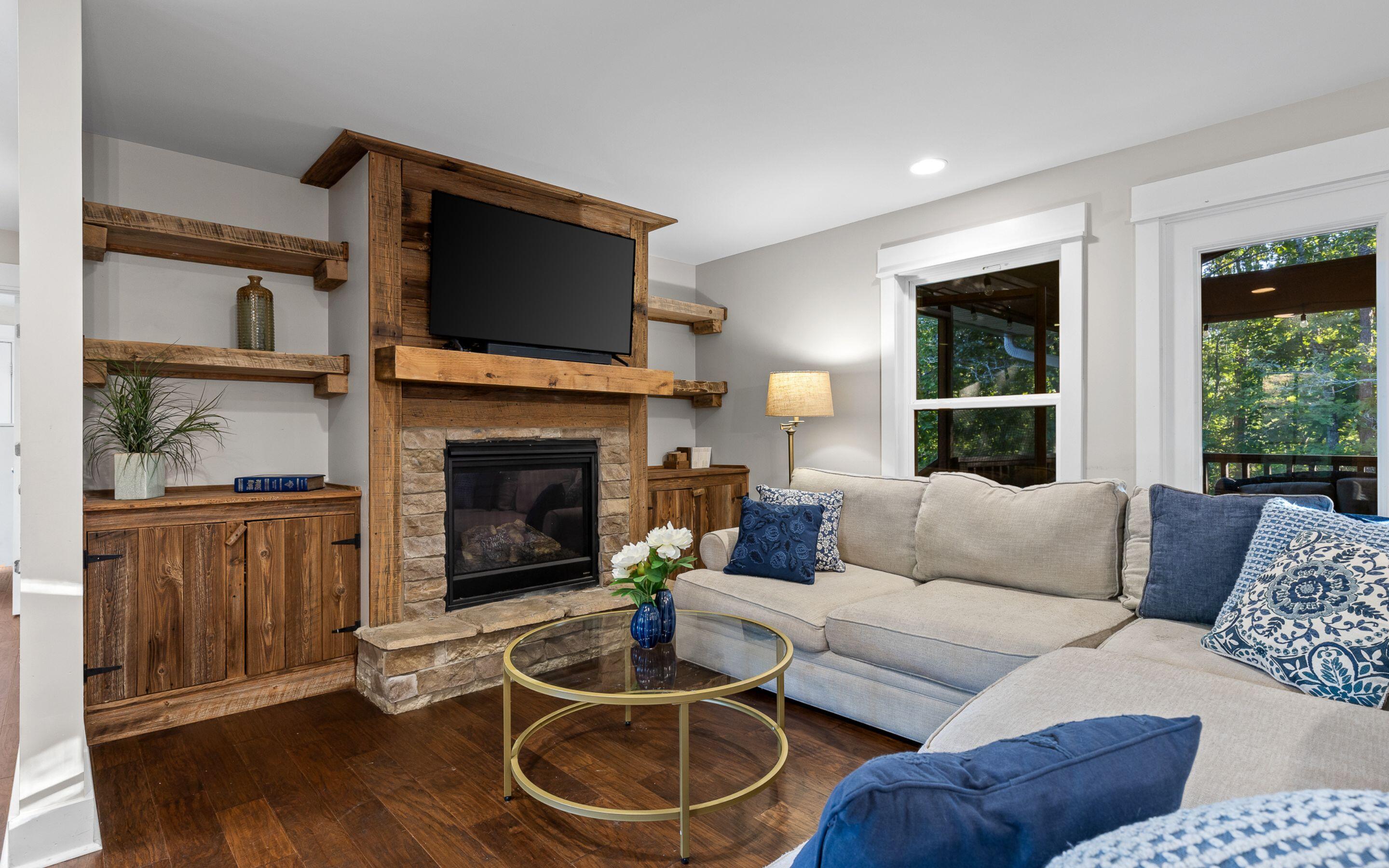 6015 Sawyer Road Signal Mountain, TN 37377 - Photo 9 of 44 Living Room