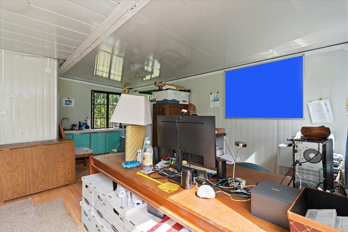 200 Awalau Road, Unit B Haiku, HI 96708 - Photo 38 of 39 a view of a workspace with furniture