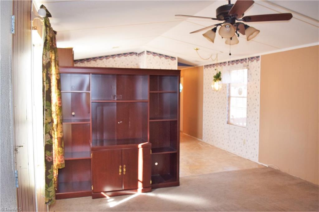 416 Mosley Loop Madison, NC 27025 - Photo 3 of 28 Living room