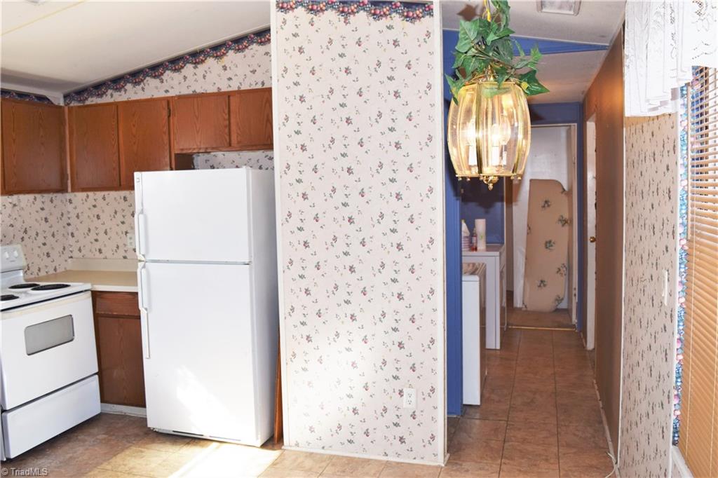 416 Mosley Loop Madison, NC 27025 - Photo 5 of 28 Kitchen