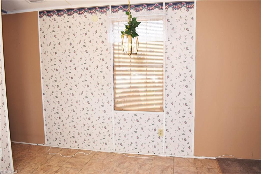 416 Mosley Loop Madison, NC 27025 - Photo 7 of 28 Dining area
