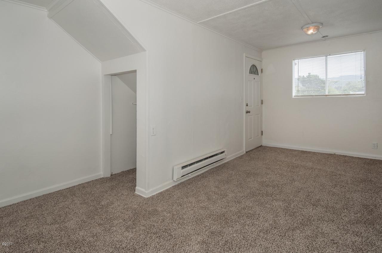 20 Graham Street Depoe Bay, OR 97341 - Photo 32 of 42 Unit 4 - View 3 (1280x850)