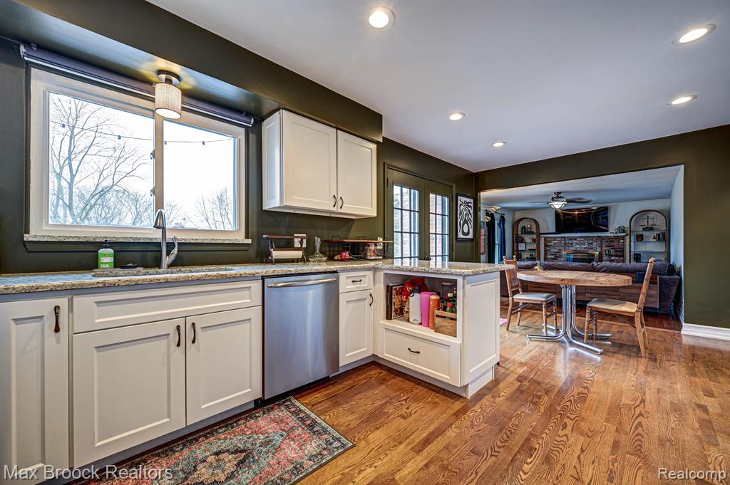 1424 Deerhurst Lane Rochester Hills, MI 48307 - Photo 15 of 74
