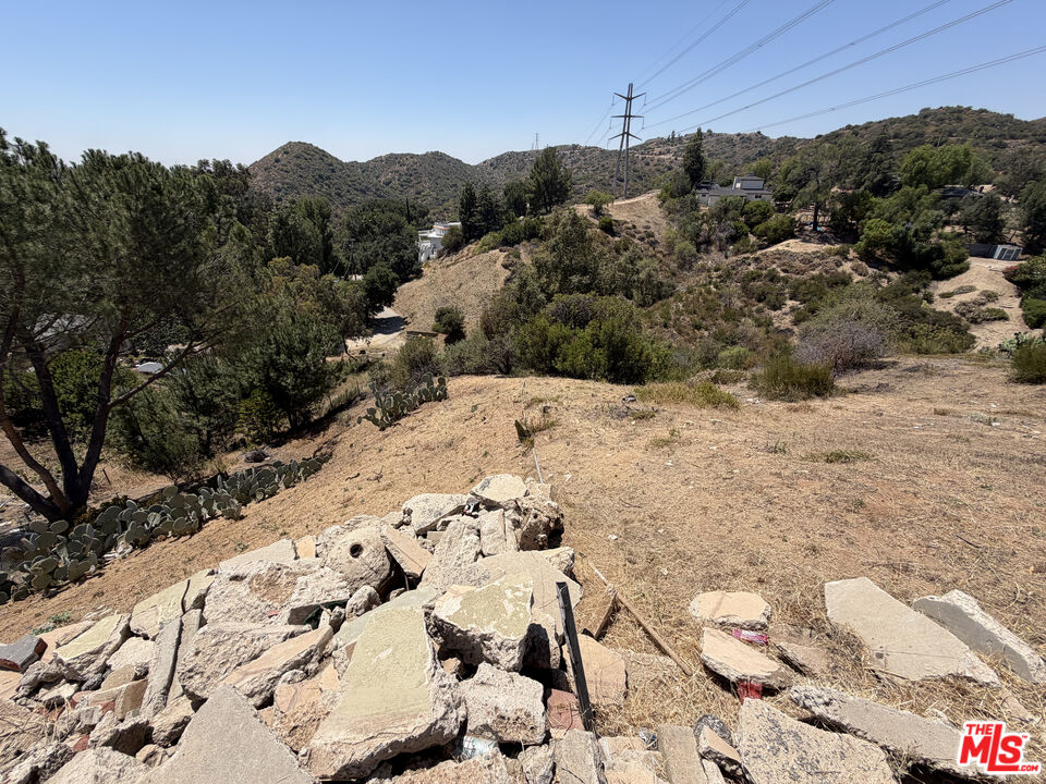 9477 Reverie Road Tujunga, CA 91042 - Photo 11 of 18