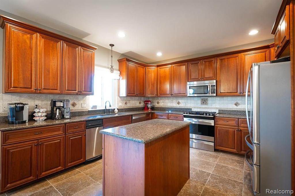 2168 East Shore Drive Rochester Hills, MI 48307 - Photo 7 of 52