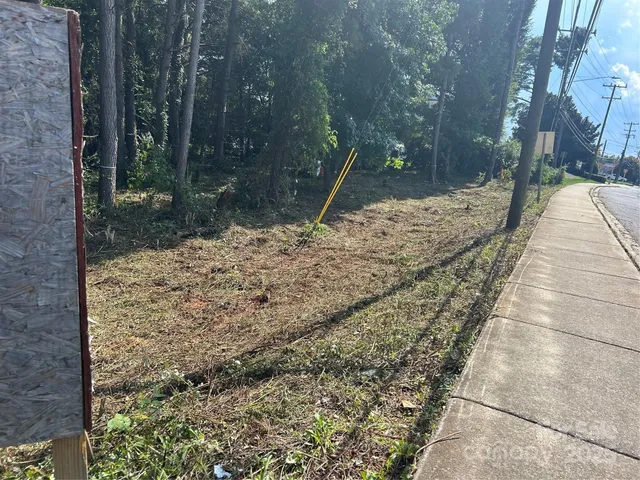 a view of a backyard of the house