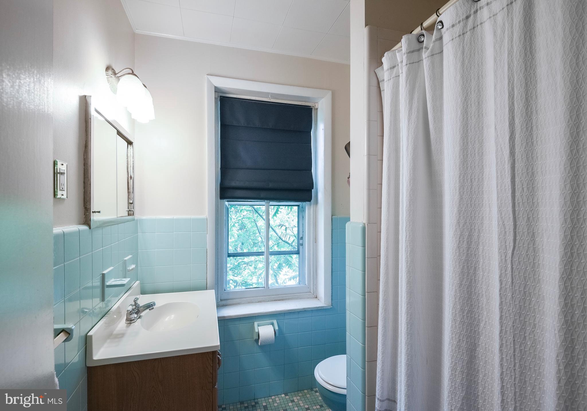 246 Church Road Elkins Park, PA 19027 - Photo 18 of 25 2nd Floor Bath