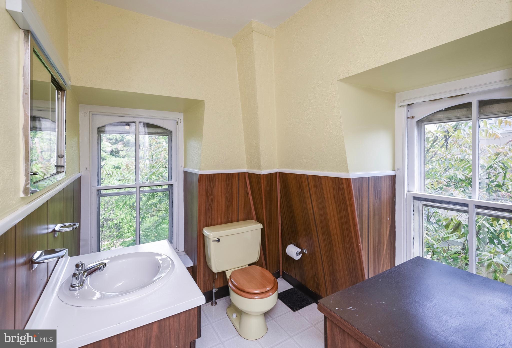 246 Church Road Elkins Park, PA 19027 - Photo 21 of 25 3rd Floor Bath
