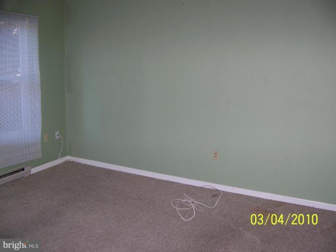 112 Brunswick Road Stephens City, VA 22655 - Photo 2 of 5 LIVING ROOM