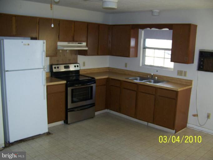 112 Brunswick Road Stephens City, VA 22655 - Photo 3 of 5 KITCHEN/DINING ROOM