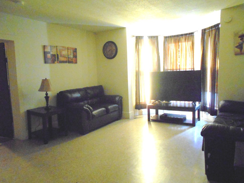 104 Bancroft Street Springfield, MA 01107 - Photo 4 of 29 Gallery Image 4