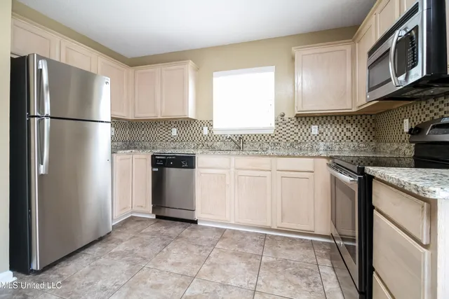 $1,790 | 7327 Fox Creek Drive, Olive Branch, MS 38654