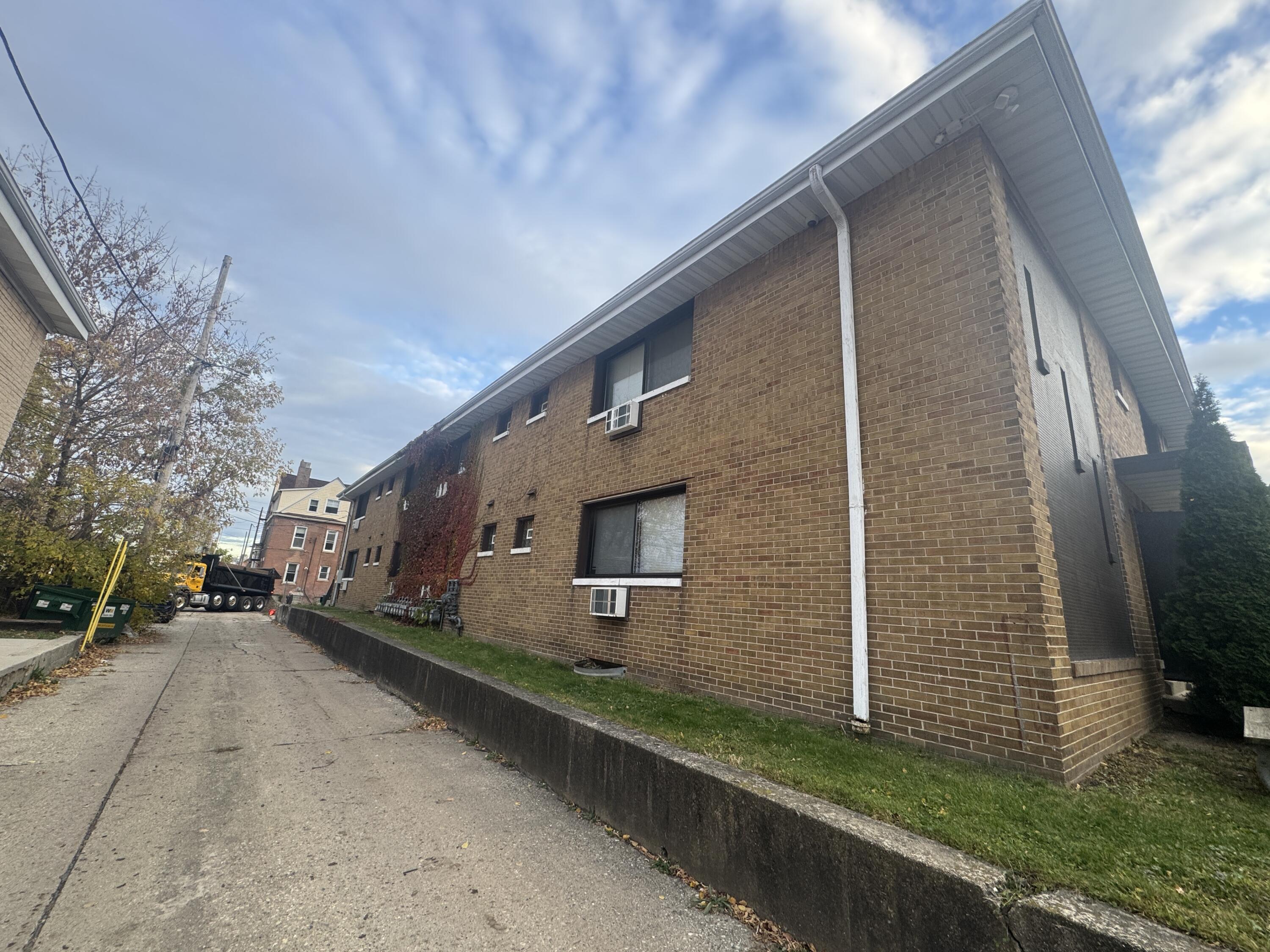 944 North 20th Street, Unit 950 Milwaukee, WI 53233 - Photo 2 of 47 IMG_7660