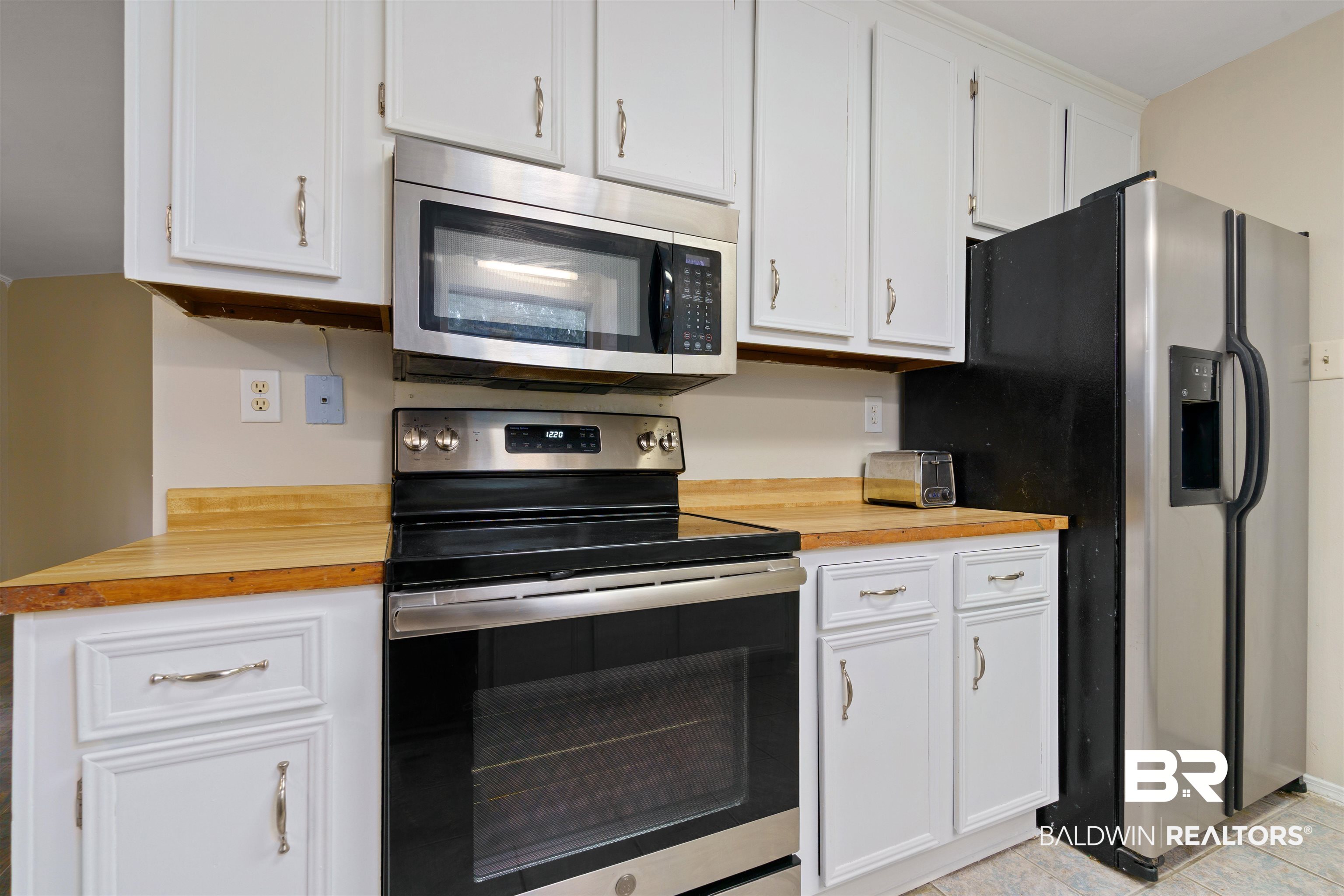 5813 Hanging Moss Court Mobile, AL 36609 - Photo 9 of 24