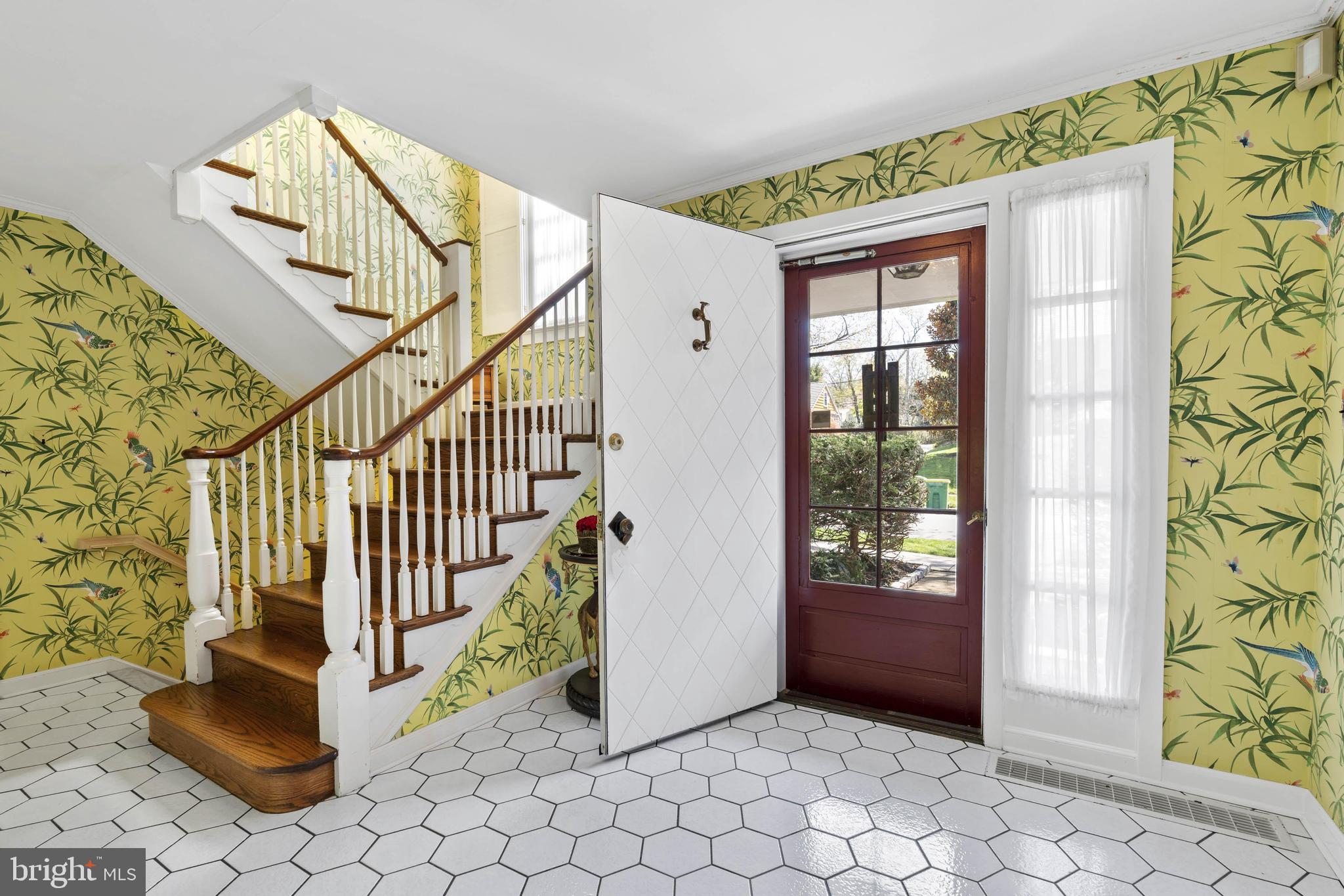 129 School Road Wilmington, DE 19803 - Photo 4 of 53 Enter into a large, bright foyer