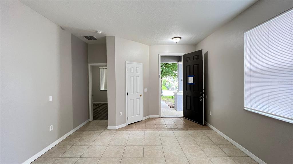 318 Sand Ridge Drive Davenport, FL 33896 - Photo 6 of 33