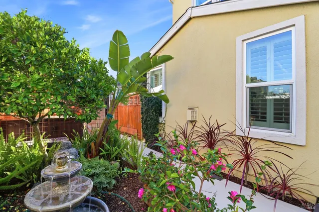 $1,129,000 | 586 Sapphire Street, Petaluma, CA 94952