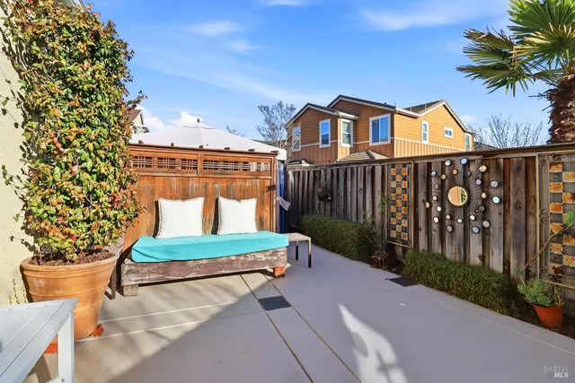 $1,129,000 | 586 Sapphire Street, Petaluma, CA 94952