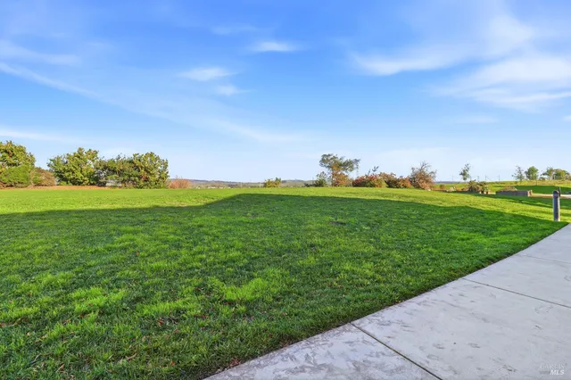 $1,129,000 | 586 Sapphire Street, Petaluma, CA 94952