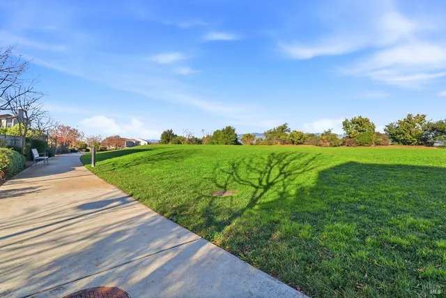 $1,129,000 | 586 Sapphire Street, Petaluma, CA 94952