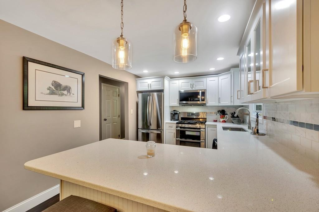 5 Putnam Road Burlington, MA 01803 - Photo 4 of 24 Gallery Image 4