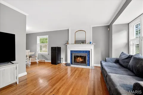 $299,999 | 904 Liggett Avenue, Crestwood, MO 63126