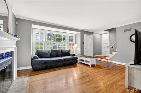 $299,999 | 904 Liggett Avenue, Crestwood, MO 63126