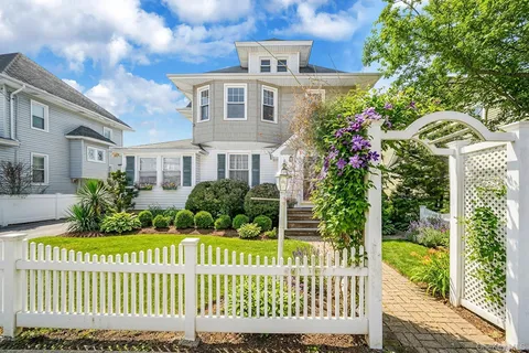 $799,000 | 367 Vincent Avenue, Lynbrook, NY 11563