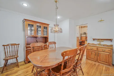 $799,000 | 367 Vincent Avenue, Lynbrook, NY 11563